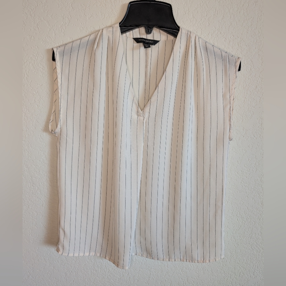 Banana Republic Petite Sleeveless V-Neck Blouse Pinstripe Top | Size XSP | Work